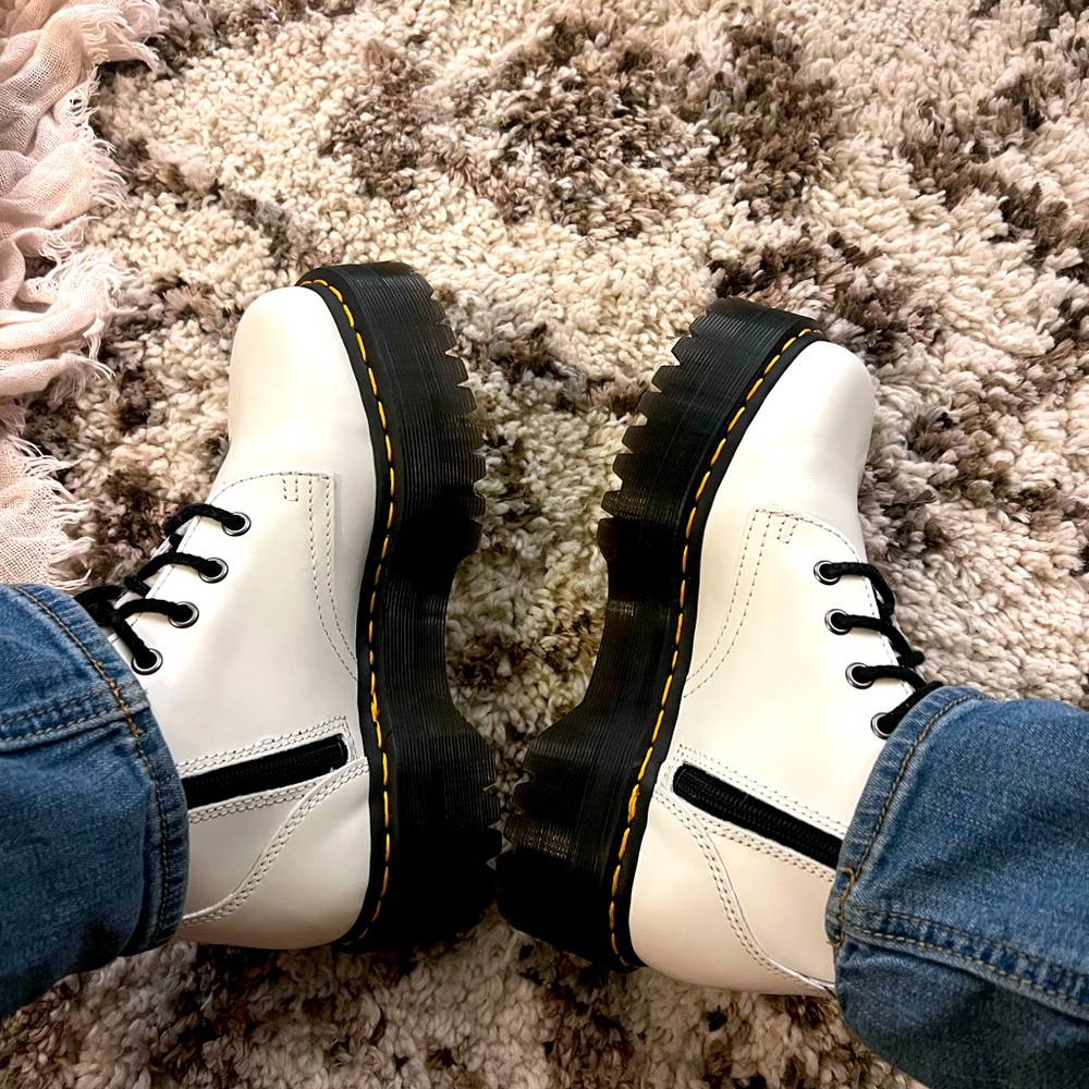 Dr. Doc Martens Jadon Women’s Platform Boots 1 3/4” - Size 7